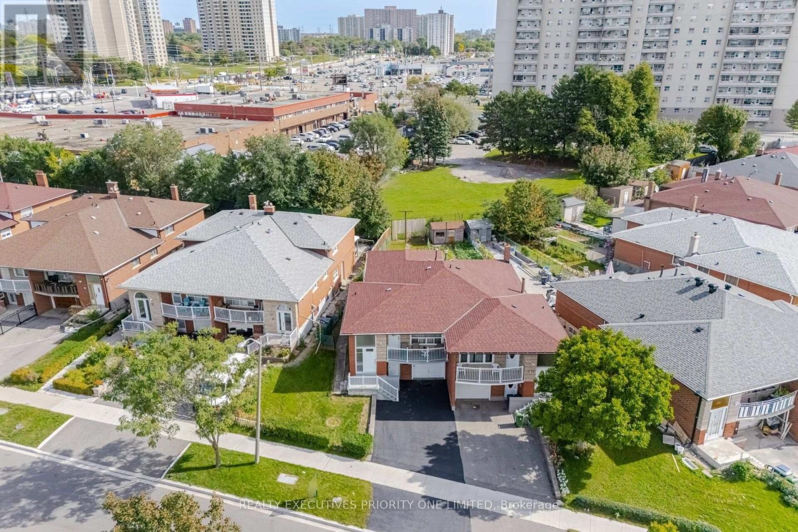 43 Elana Drive, Toronto, Ontario  M3N 2C1 - Photo 2 - W13822130