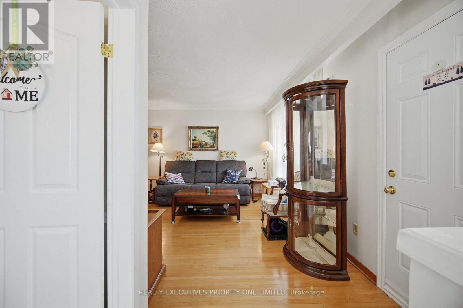 43 Elana Drive, Toronto, Ontario  M3N 2C1 - Photo 5 - W13822130