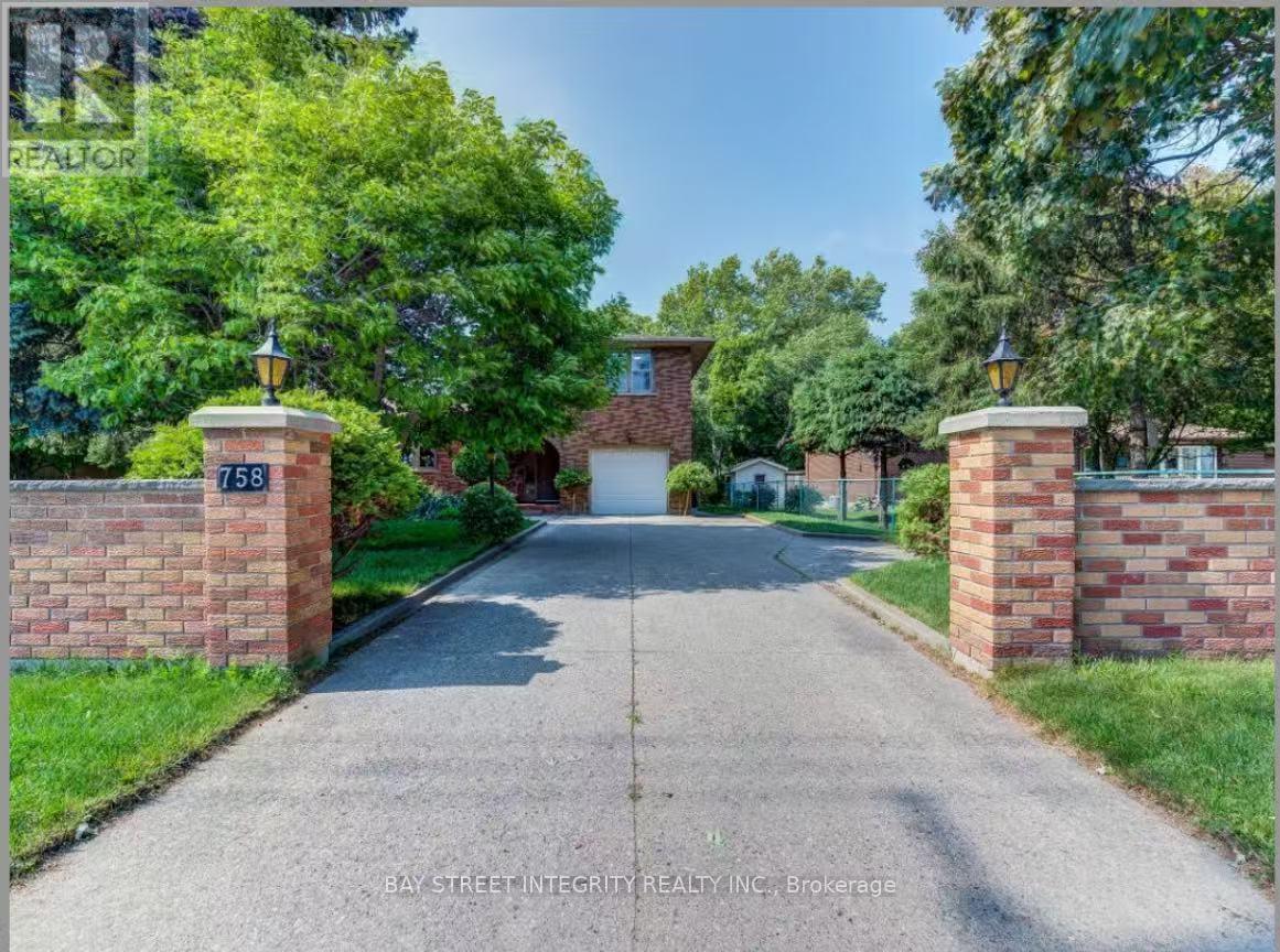 UPPER 758 BRADLEY AVENUE, London South, Ontario