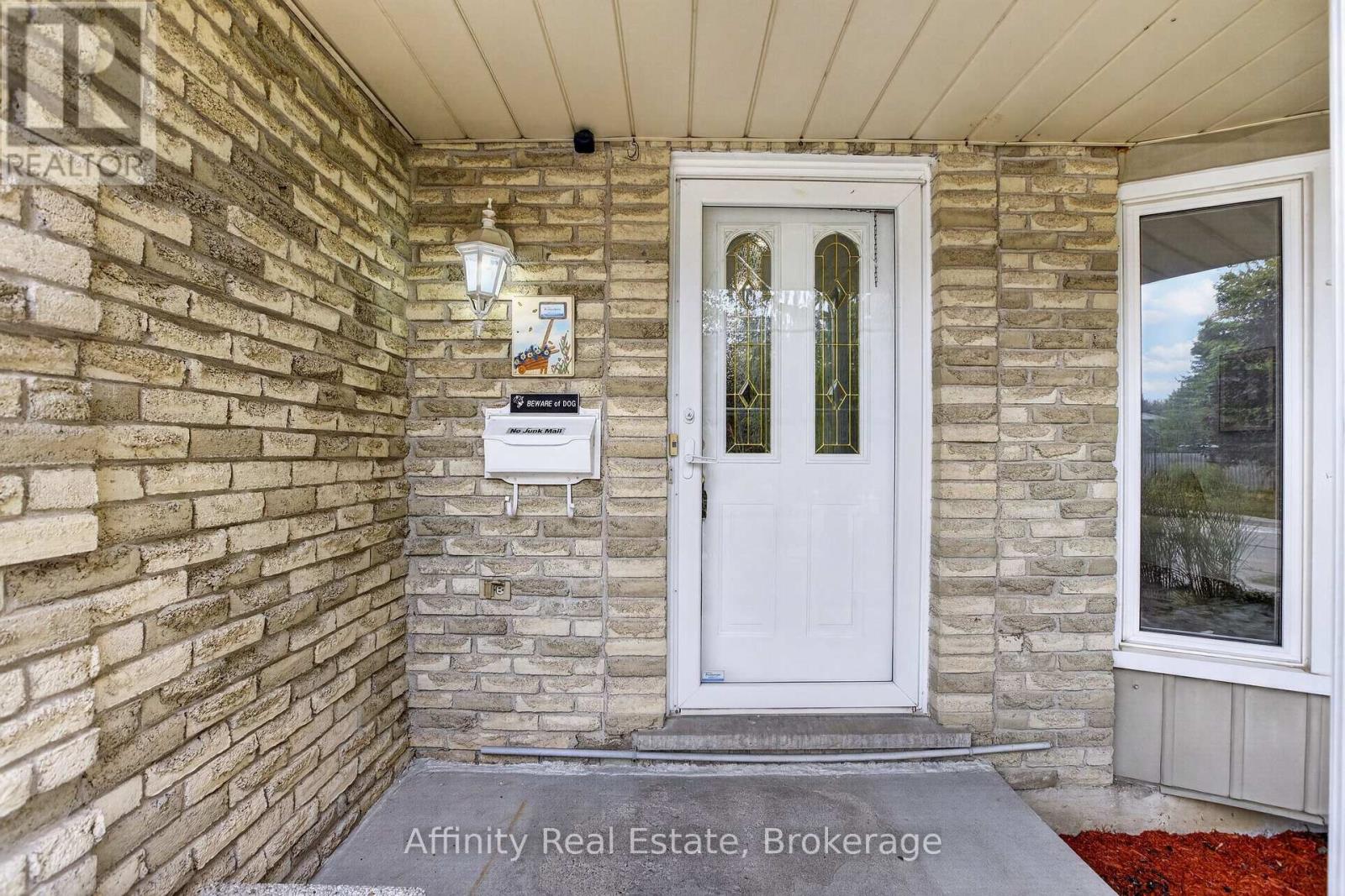 344 Driftwood Drive, Kitchener, Ontario  N2N 1Y7 - Photo 4 - X13822134