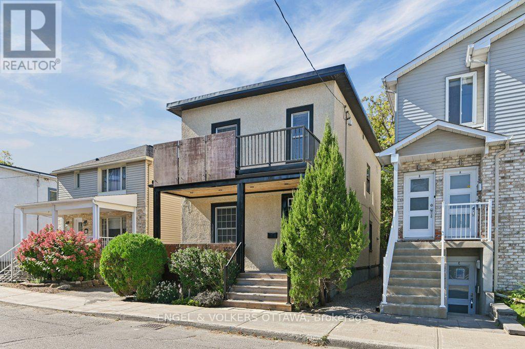 390 WINSTON AVENUE, Ottawa, Ontario
