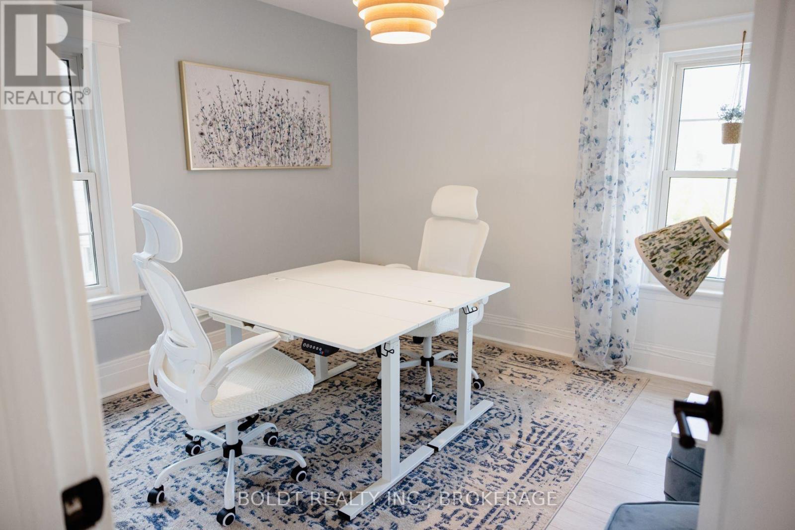 Delphinium Room - 49 Lake Street, St. Catharines, Ontario  L2R 5W9 - Photo 1 - X13822210