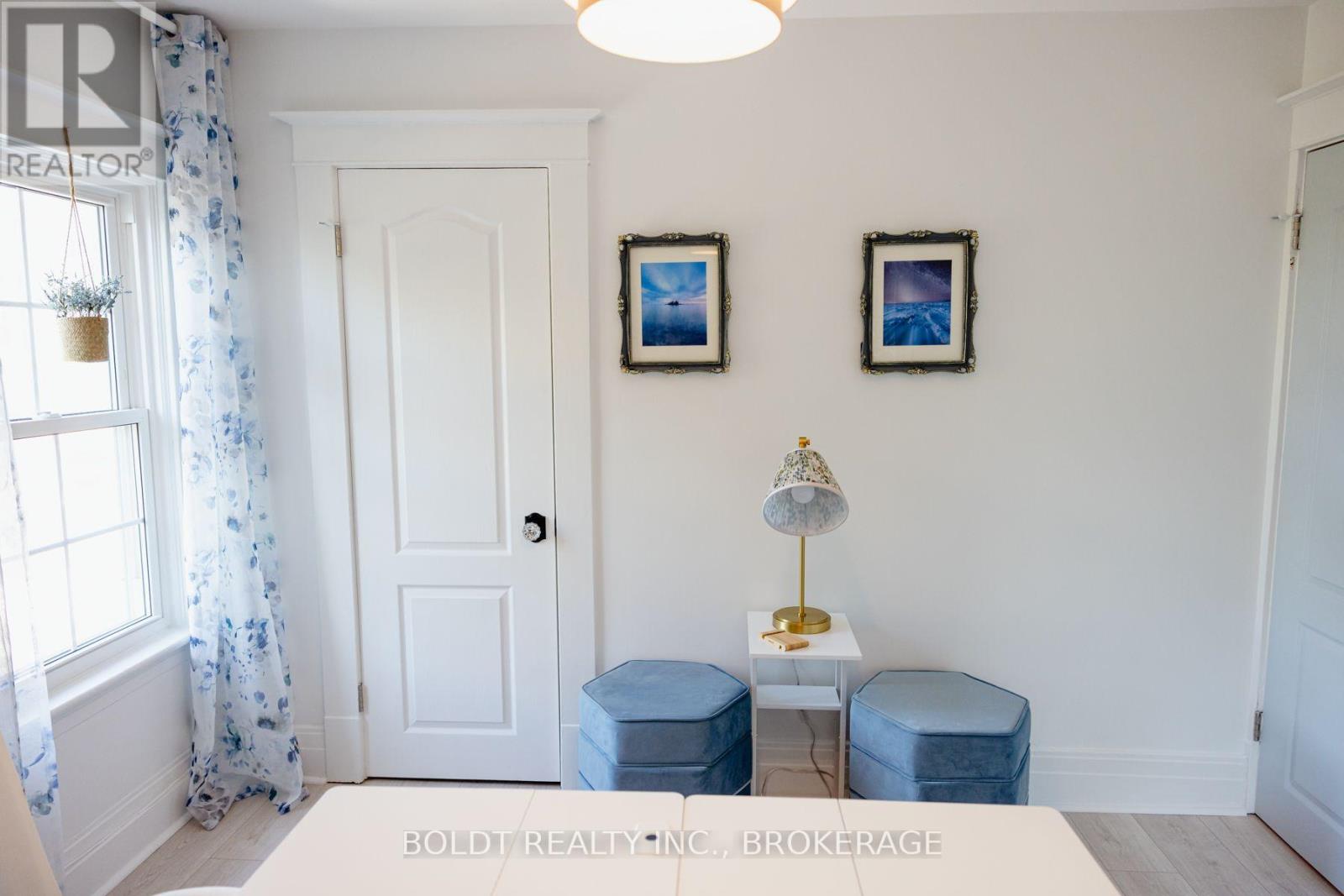 Delphinium Room - 49 Lake Street, St. Catharines, Ontario  L2R 5W9 - Photo 3 - X13822210