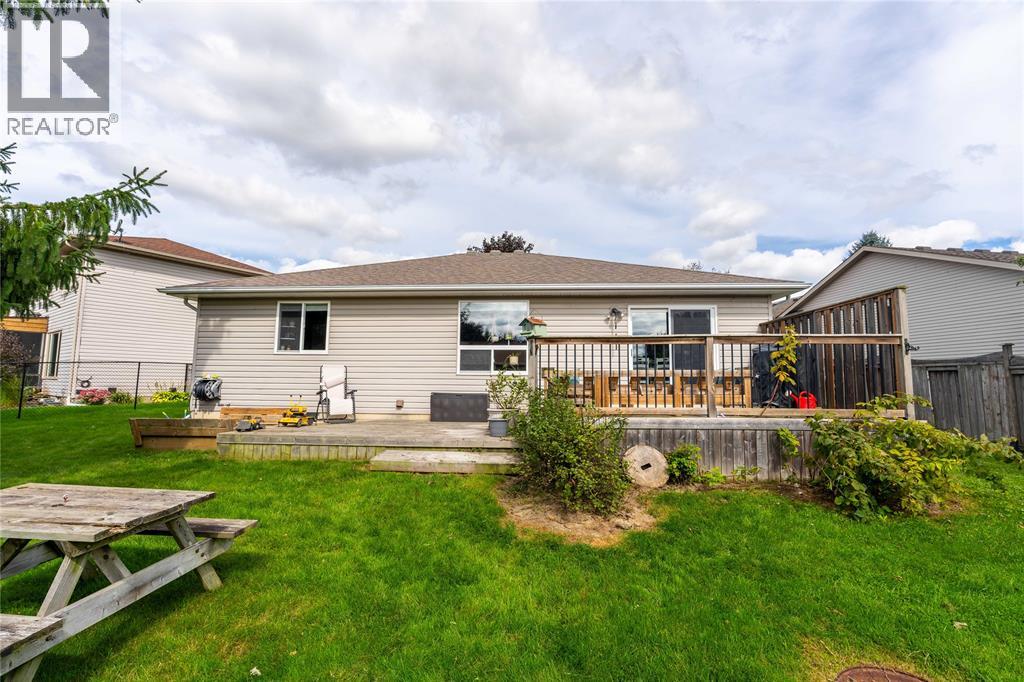 4069 Pine Street, Petrolia, Ontario N0N 1R0 - Photo 33 - 26023360