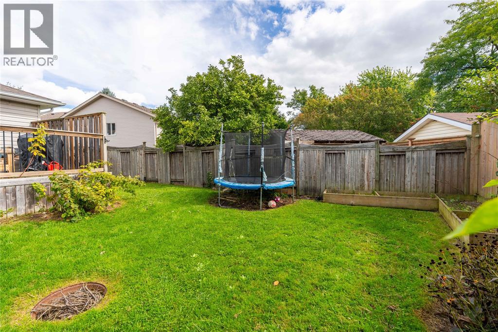4069 Pine Street, Petrolia, Ontario N0N 1R0 - Photo 34 - 26023360