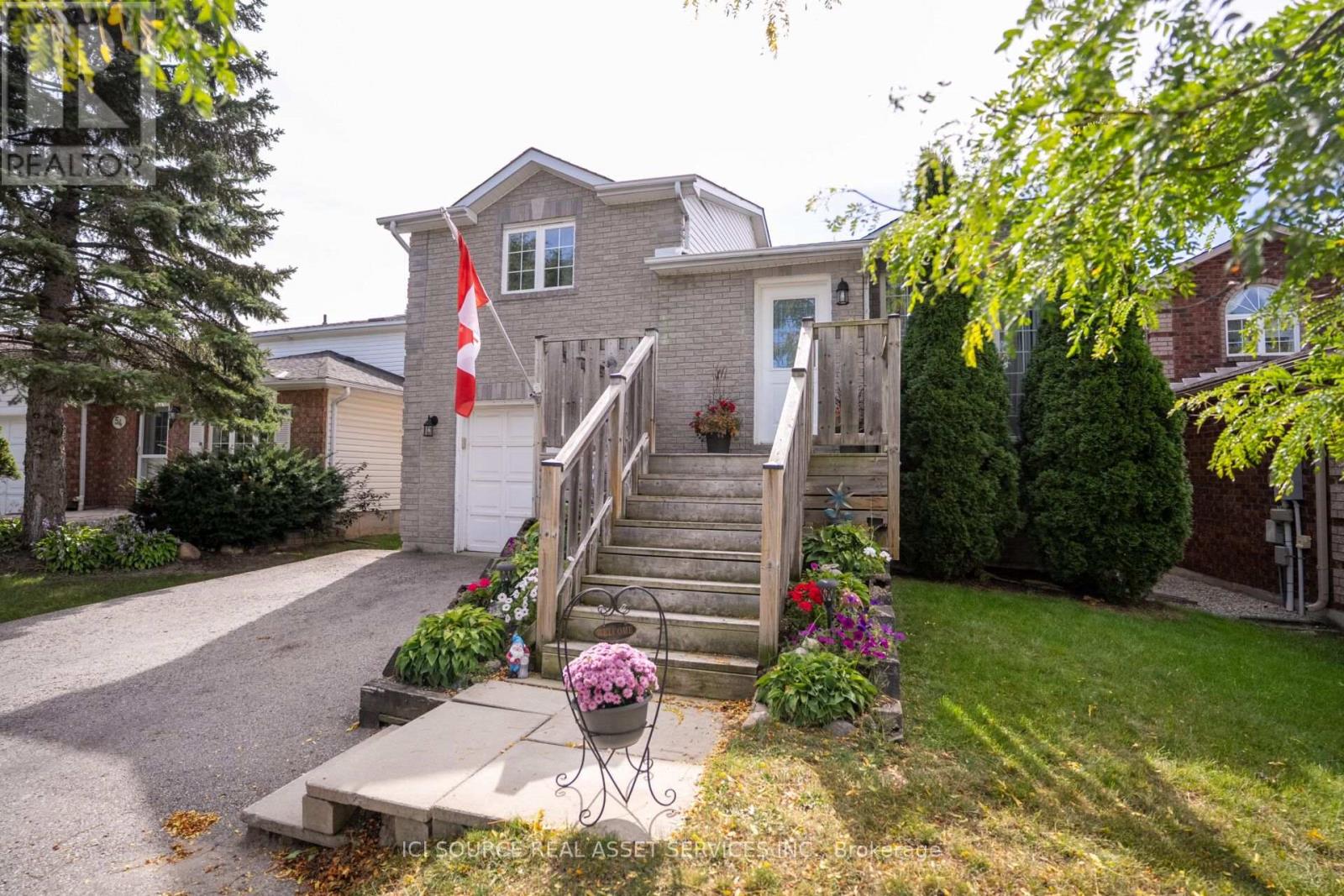 56 Hersey Crescent, Barrie (Holly), Ontario  L4N 8R2 - Photo 4 - S13822182