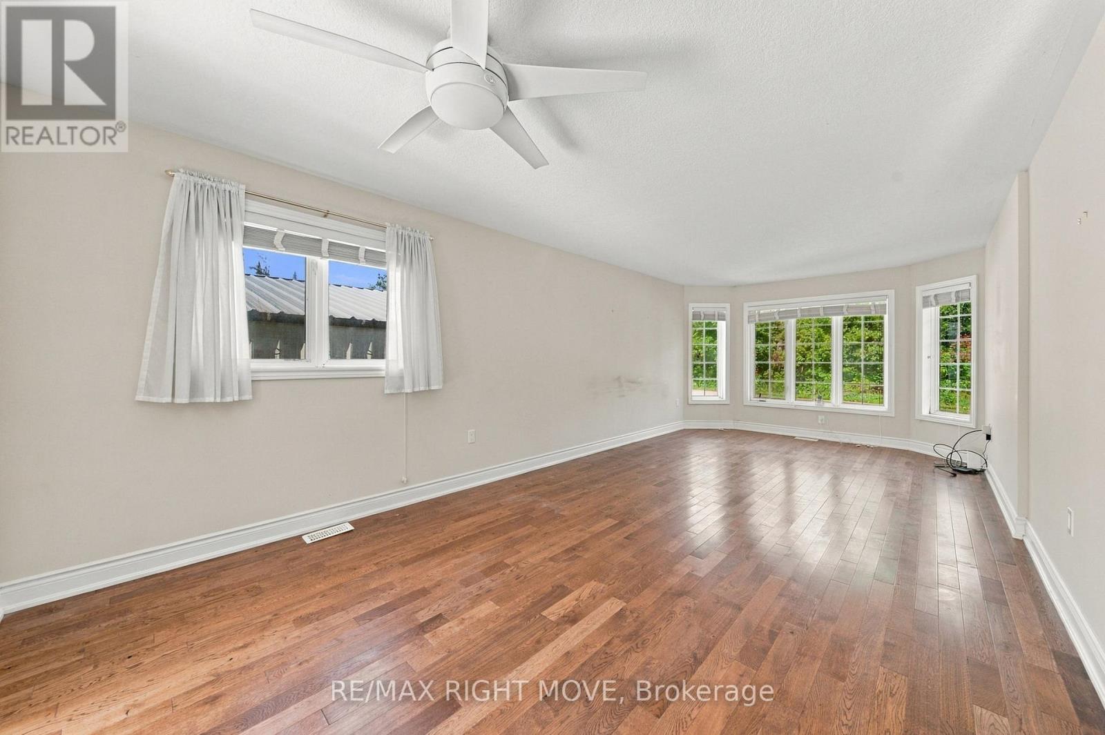 3240 Goldstein Road, Severn (West Shore), Ontario  L0K 2B0 - Photo 11 - S13822234