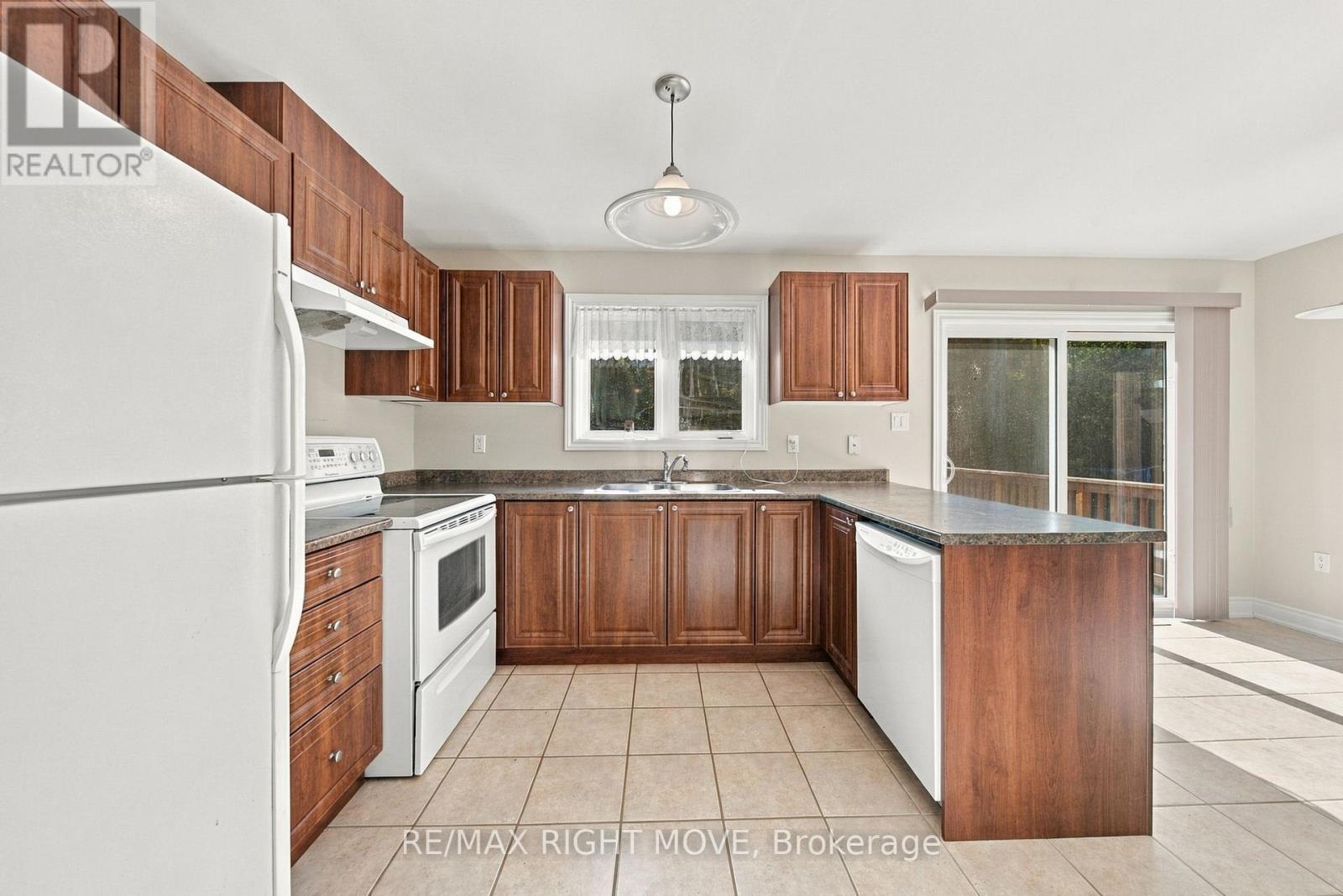 3240 Goldstein Road, Severn (West Shore), Ontario  L0K 2B0 - Photo 14 - S13822234