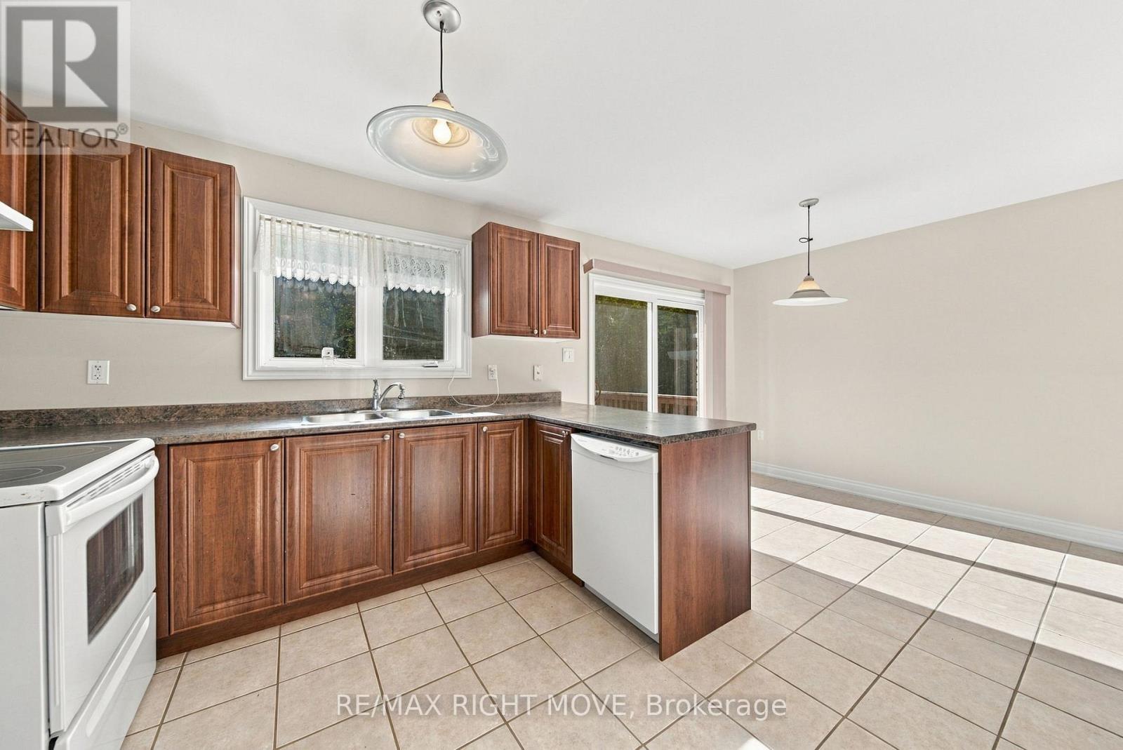 3240 Goldstein Road, Severn (West Shore), Ontario  L0K 2B0 - Photo 15 - S13822234