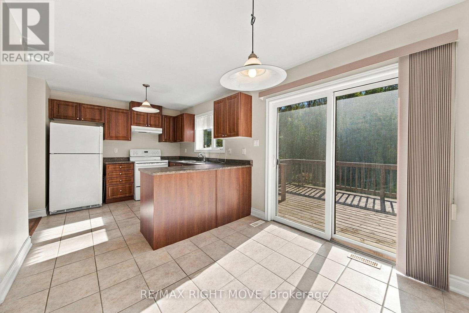3240 Goldstein Road, Severn (West Shore), Ontario  L0K 2B0 - Photo 17 - S13822234