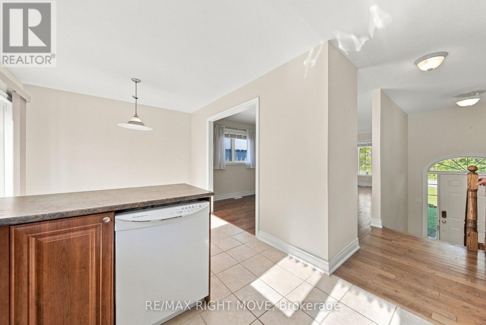 3240 Goldstein Road, Severn (West Shore), Ontario  L0K 2B0 - Photo 18 - S13822234