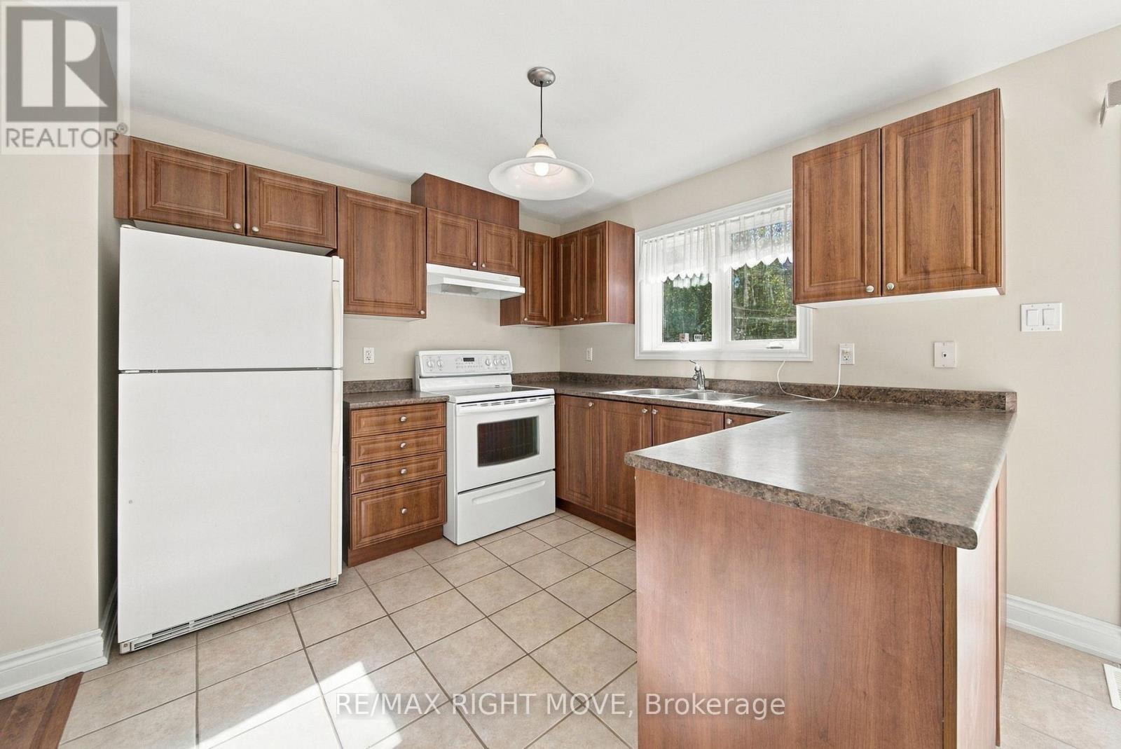 3240 Goldstein Road, Severn (West Shore), Ontario  L0K 2B0 - Photo 20 - S13822234