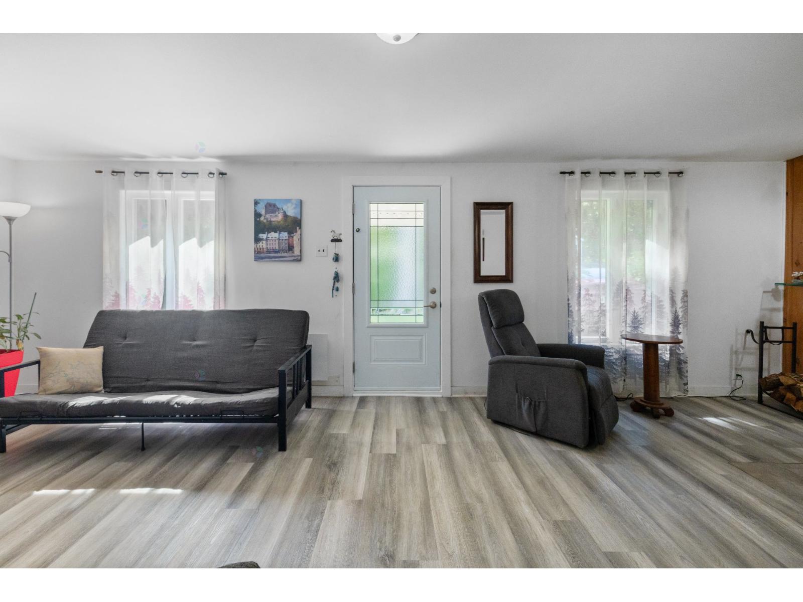 3183 3e avenue du Lac-Quinn Sainte-Julienne Quebec Canada J0K2T0 4