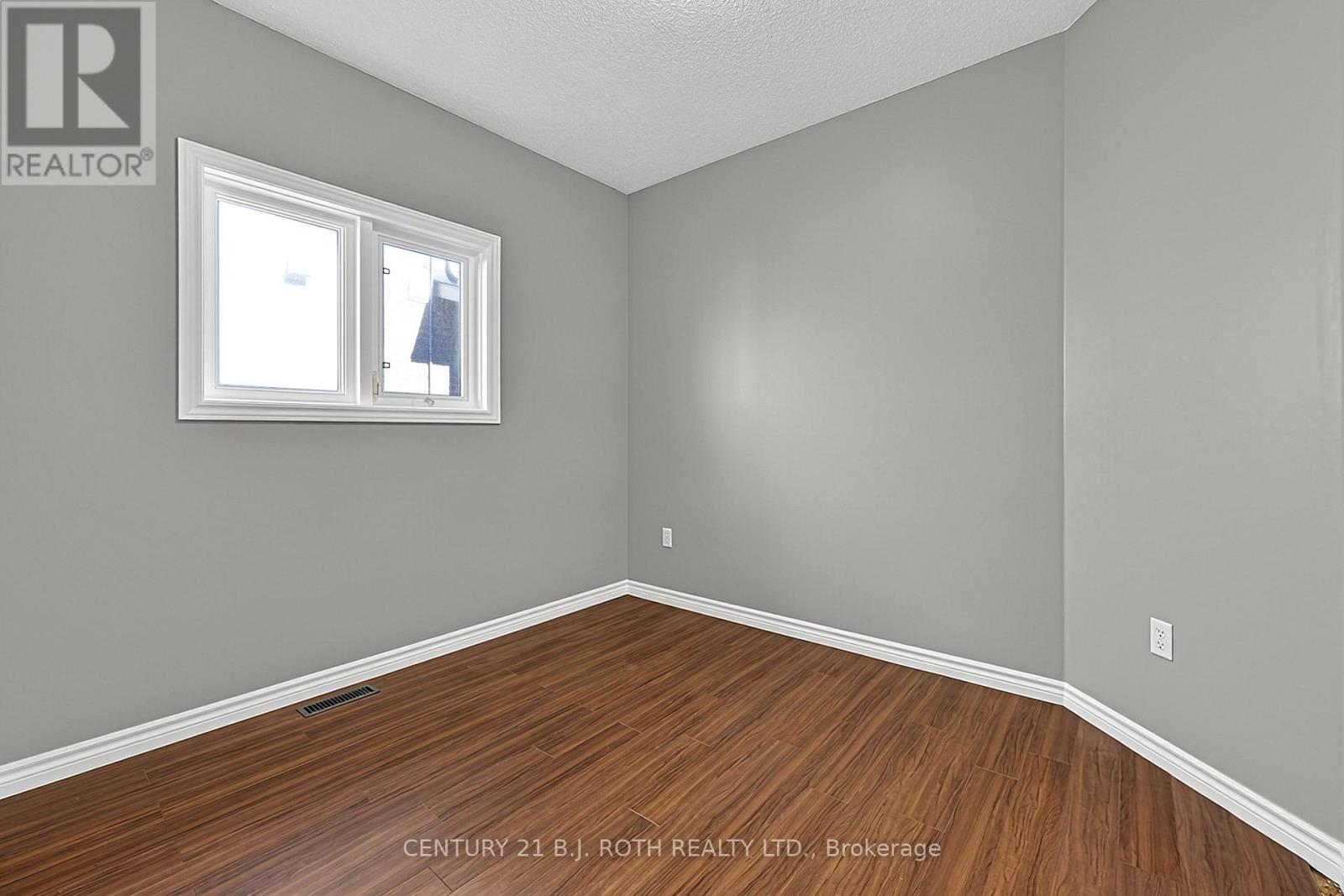 12 Lamont Crescent, Barrie (Ardagh), Ontario L4N 2G8 - Photo 18 - S13822274