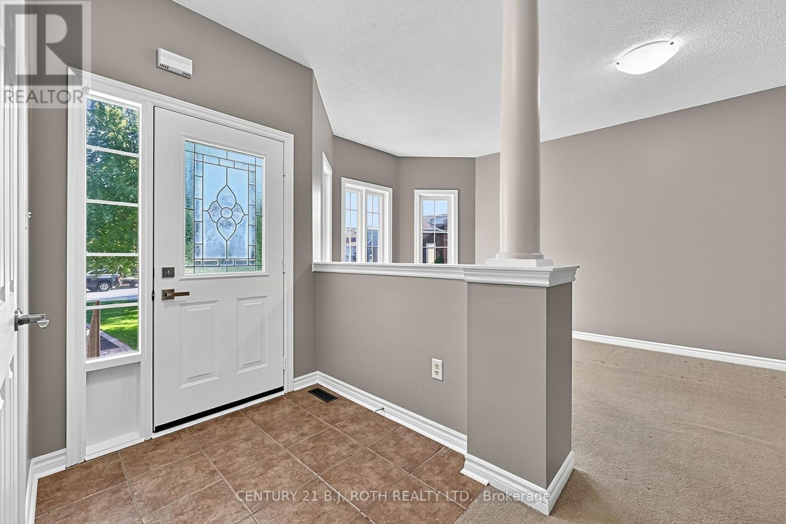 12 Lamont Crescent, Barrie (Ardagh), Ontario L4N 2G8 - Photo 5 - S13822274