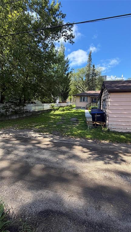 521 17TH Street Brandon Manitoba Canada R7A4Z6 4