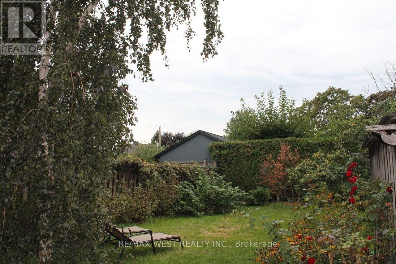 Main - 14 Treeview Drive, Toronto, Ontario  M8W 4B9 - Photo 14 - W13802910