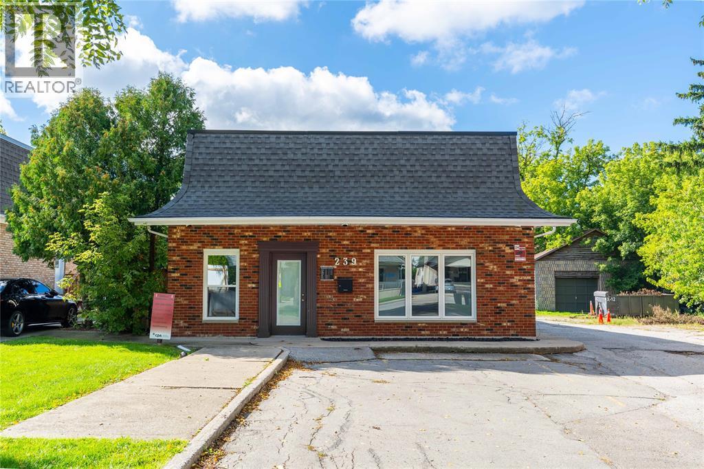 239 ONTARIO STREET, Sarnia, Ontario