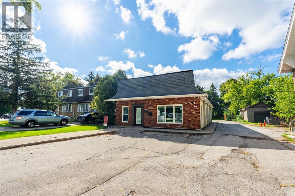 239 Ontario Street, Sarnia, Ontario  N7T 1L6 - Photo 2 - 26020979