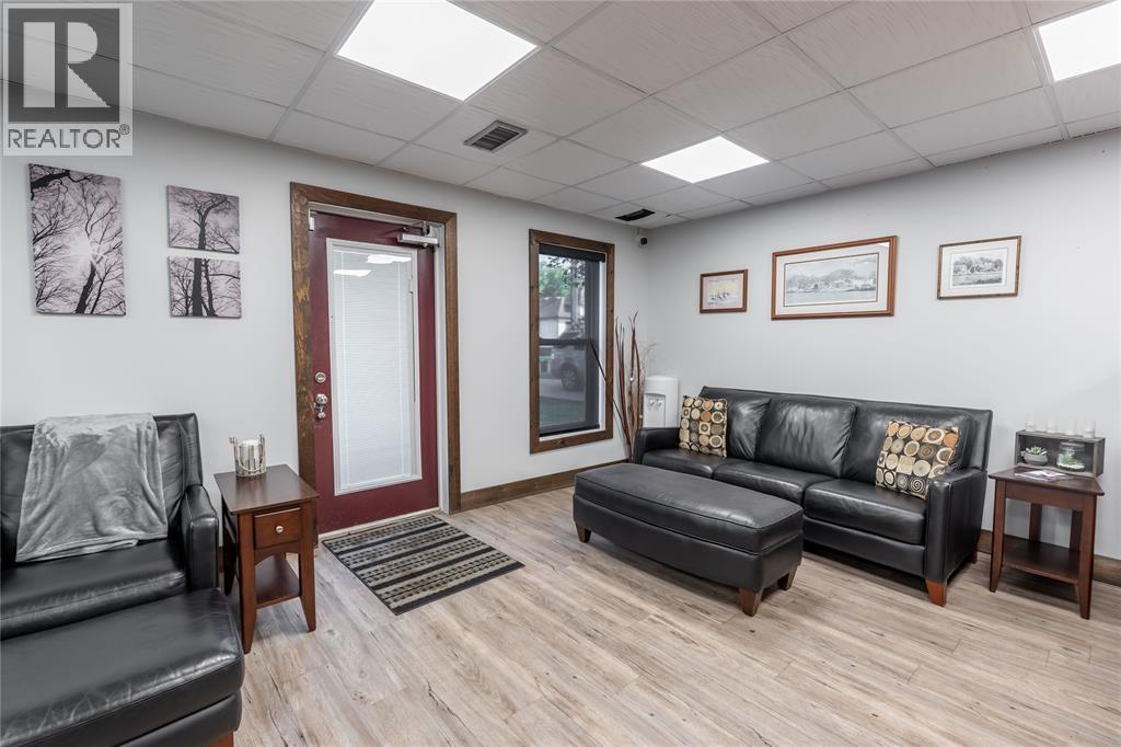 239 Ontario Street, Sarnia, Ontario  N7T 1L6 - Photo 6 - 26020979