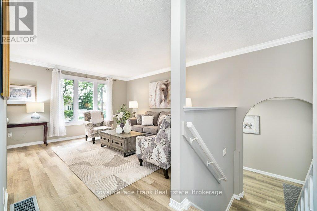 1006 Cardinal Court, Oshawa, Ontario  L1G 6Y4 - Photo 8 - E13822374