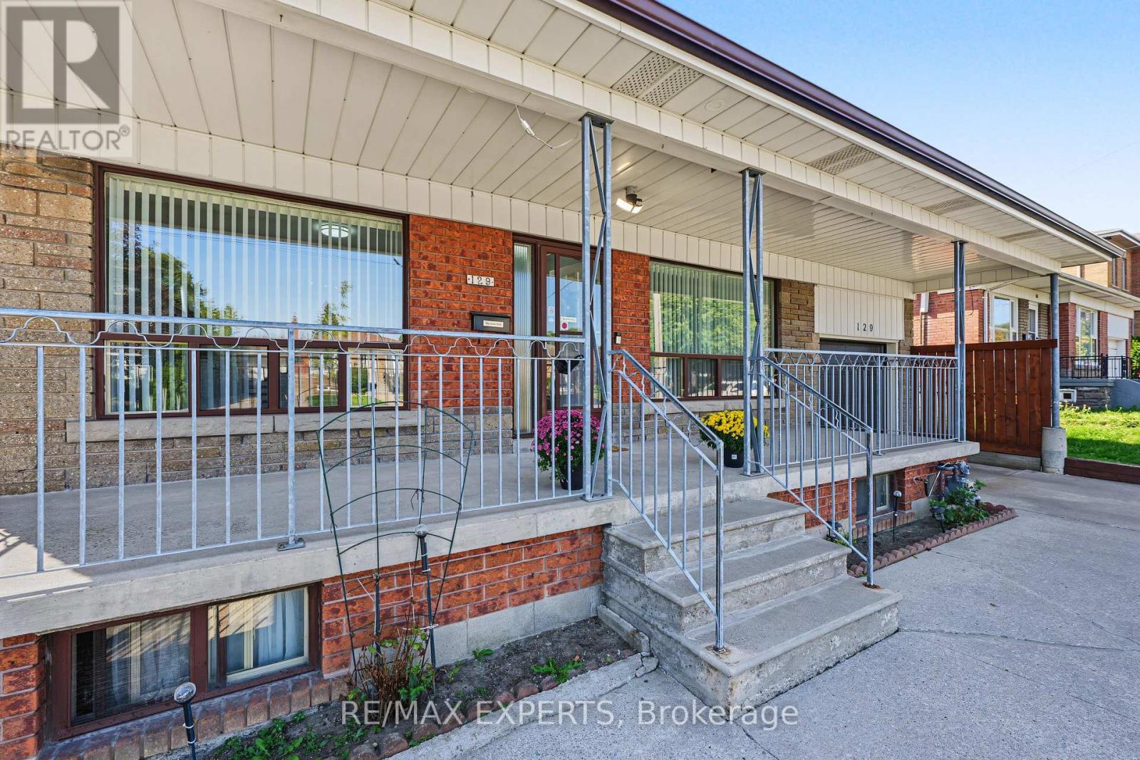 129 Sultana Avenue, Toronto (Englemount-Lawrence), Ontario  M6A 1T6 - Photo 11 - C13822354
