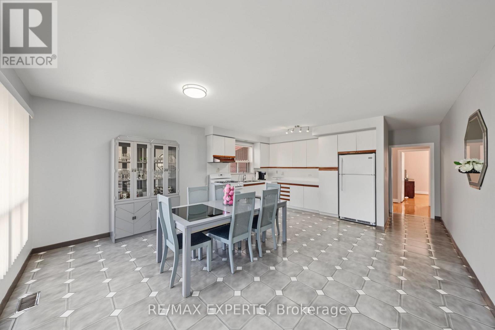 129 Sultana Avenue, Toronto (Englemount-Lawrence), Ontario  M6A 1T6 - Photo 12 - C13822354
