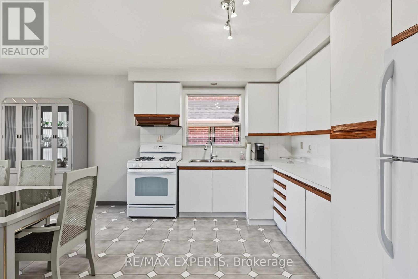 129 Sultana Avenue, Toronto (Englemount-Lawrence), Ontario  M6A 1T6 - Photo 20 - C13822354