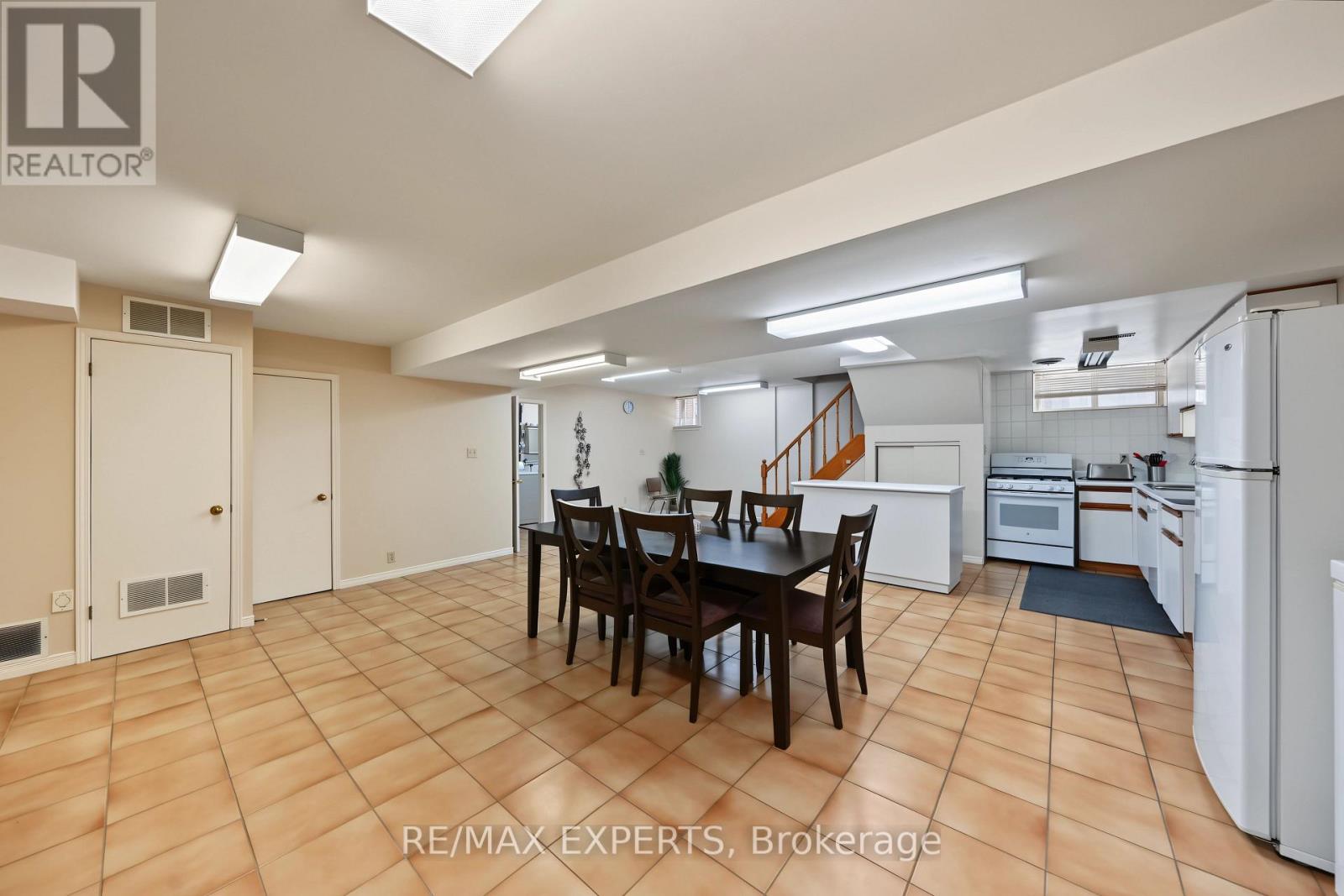 129 Sultana Avenue, Toronto (Englemount-Lawrence), Ontario  M6A 1T6 - Photo 34 - C13822354