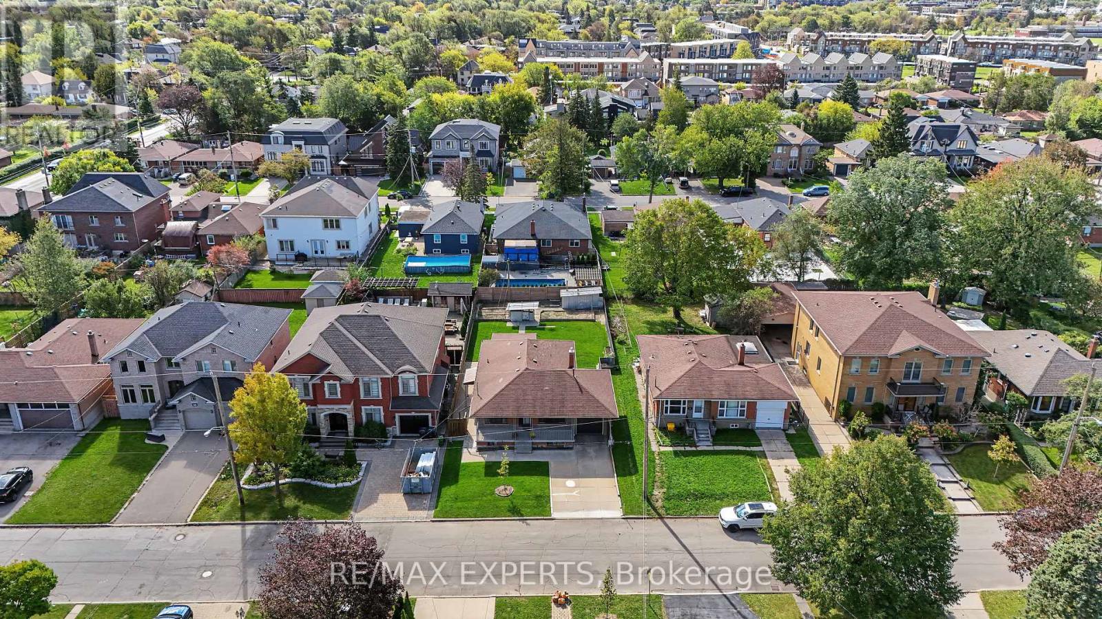 129 Sultana Avenue, Toronto (Englemount-Lawrence), Ontario  M6A 1T6 - Photo 4 - C13822354
