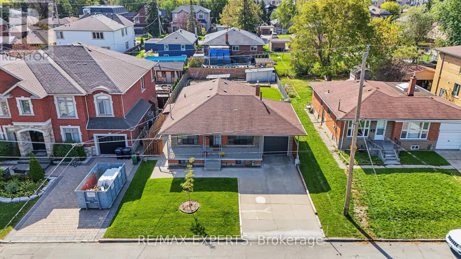 129 Sultana Avenue, Toronto (Englemount-Lawrence), Ontario  M6A 1T6 - Photo 6 - C13822354