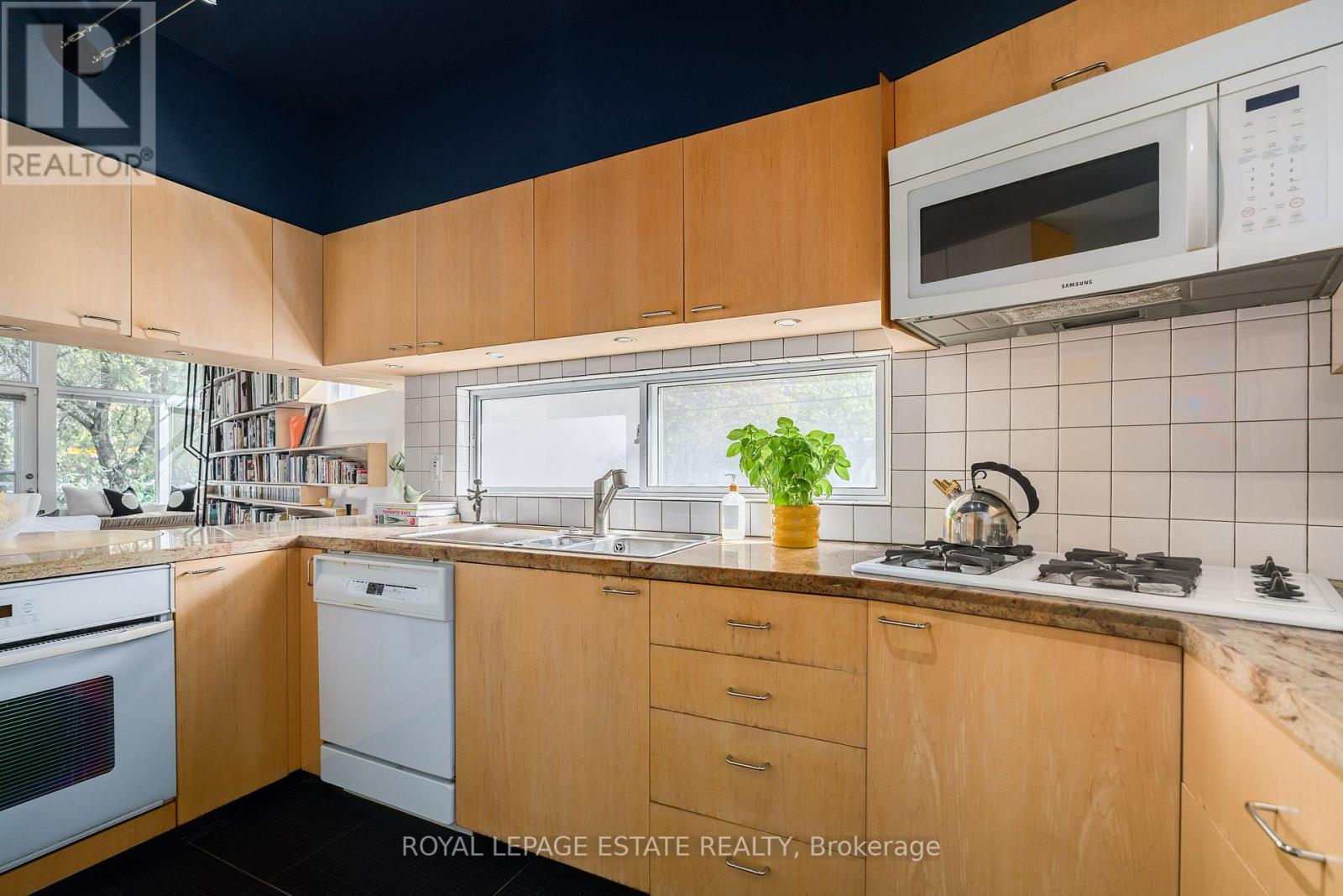 61 Seaton Street, Toronto, Ontario  M5A 2T2 - Photo 3 - C13822414