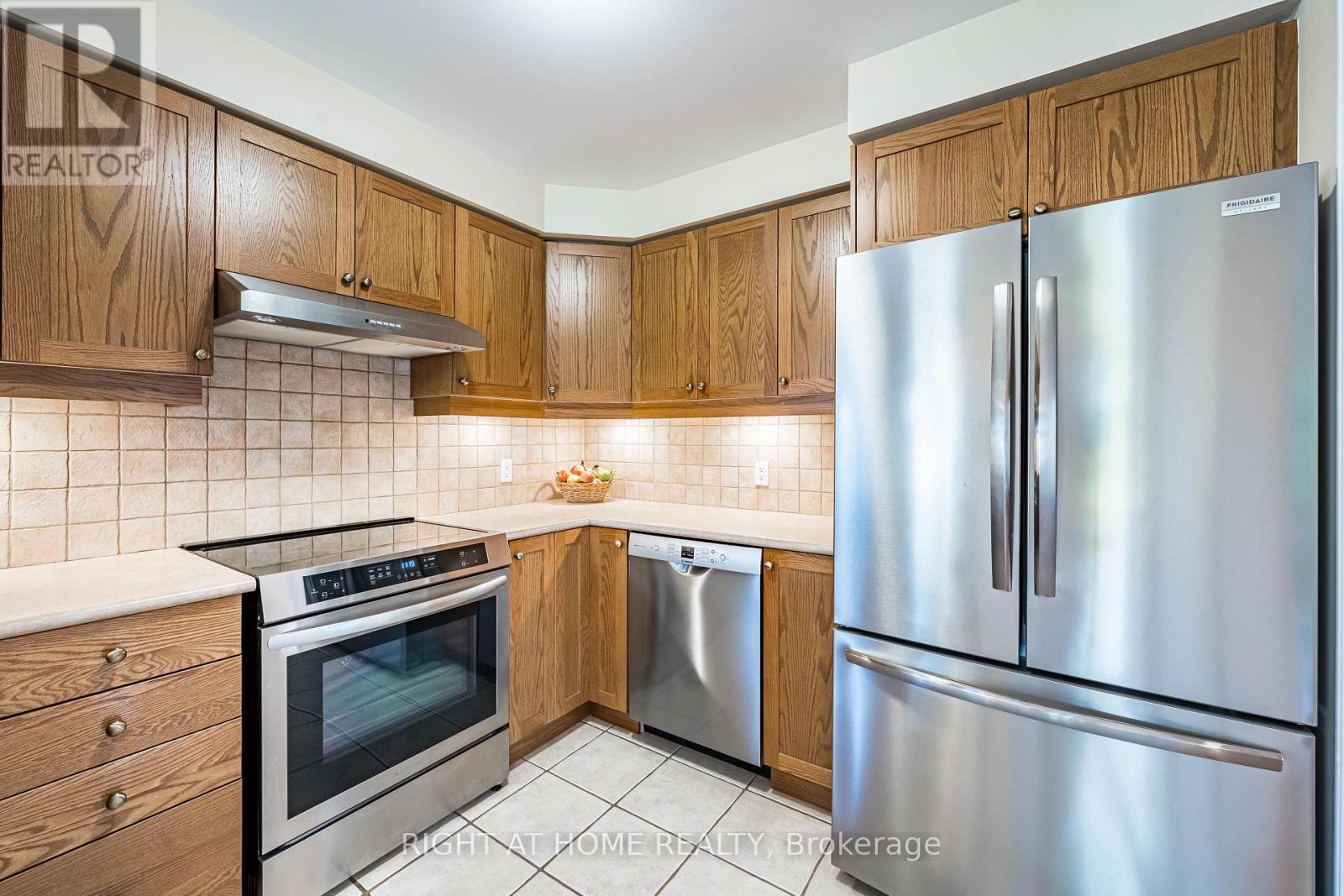 1352 Wadebridge Crescent, Oshawa, Ontario  L1K 3B2 - Photo 12 - E13822314