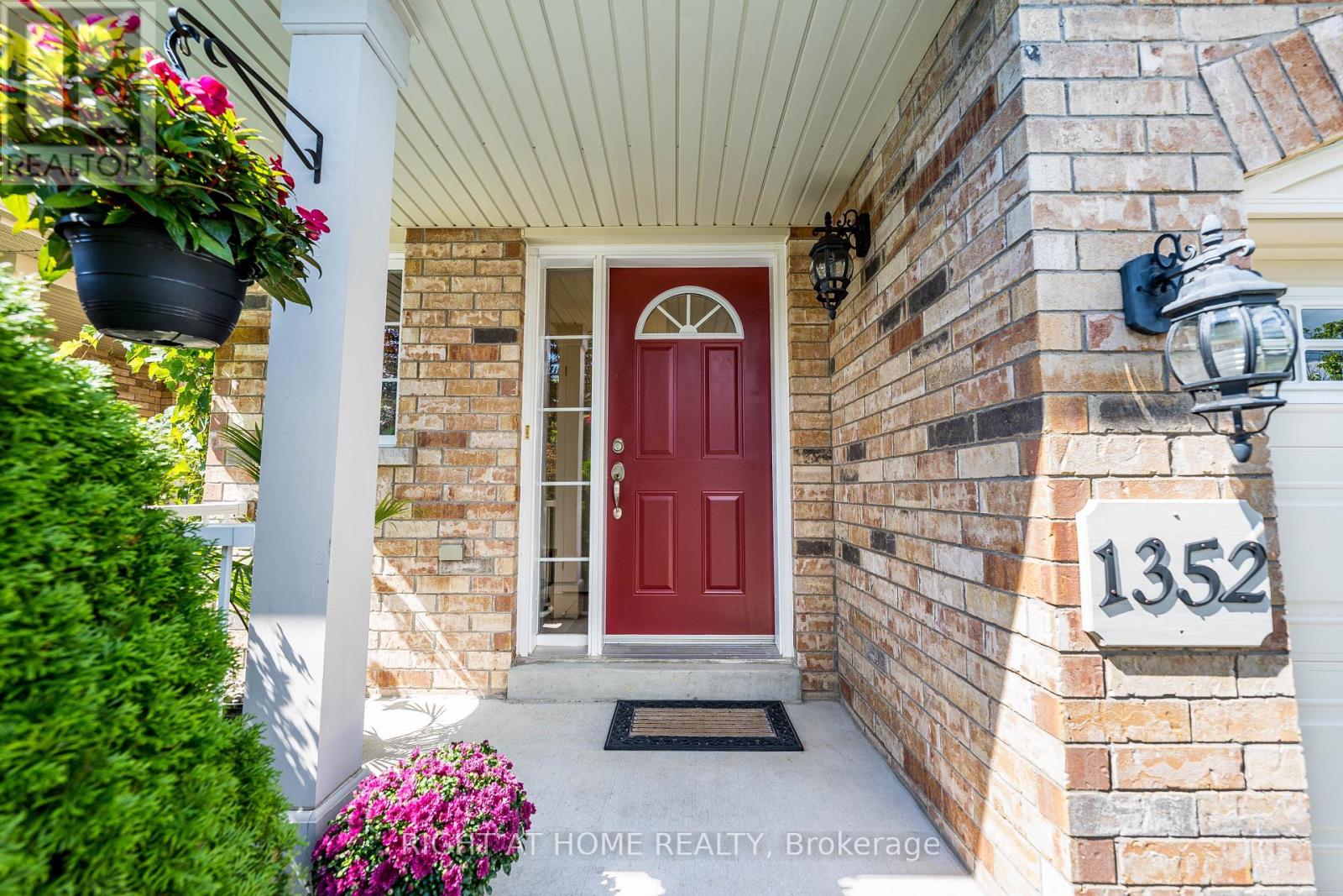 1352 Wadebridge Crescent, Oshawa, Ontario  L1K 3B2 - Photo 2 - E13822314