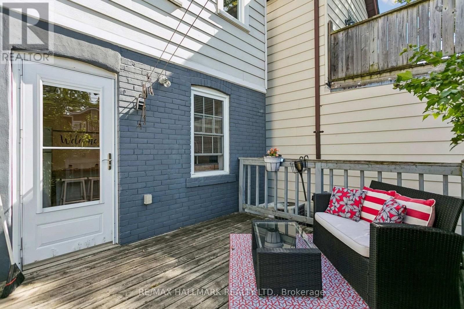 8 Hillingdon Avenue, Toronto, Ontario  M4C 3H7 - Photo 16 - E13822388