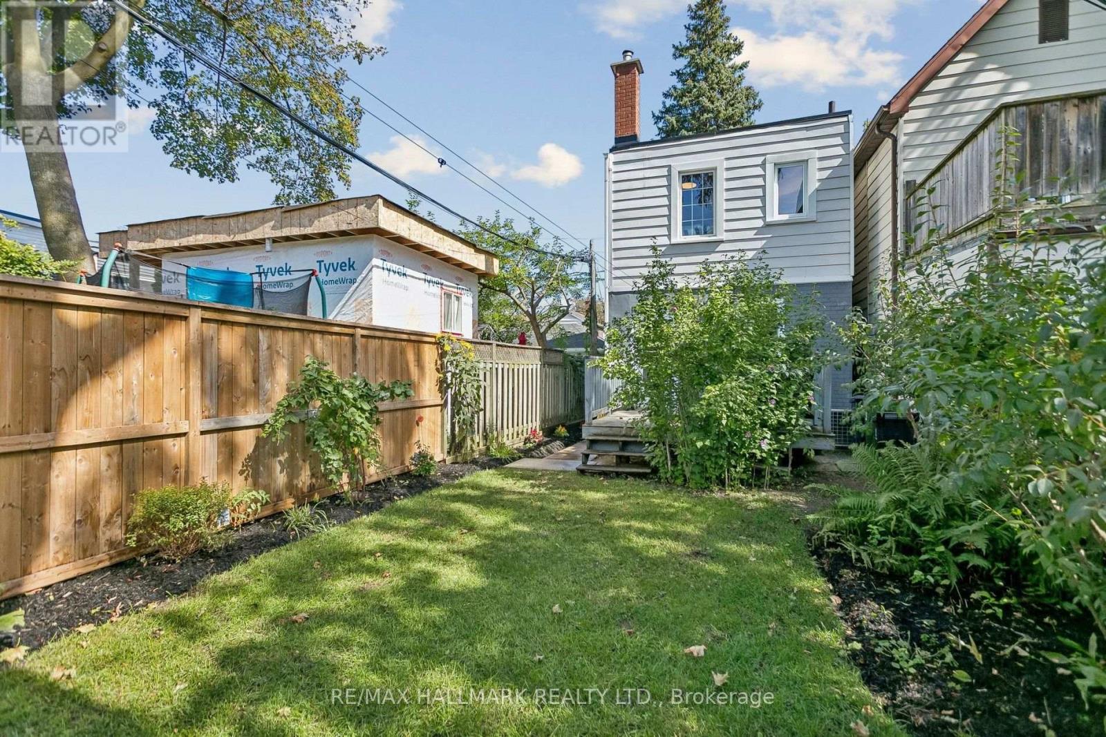 8 Hillingdon Avenue, Toronto, Ontario  M4C 3H7 - Photo 18 - E13822388