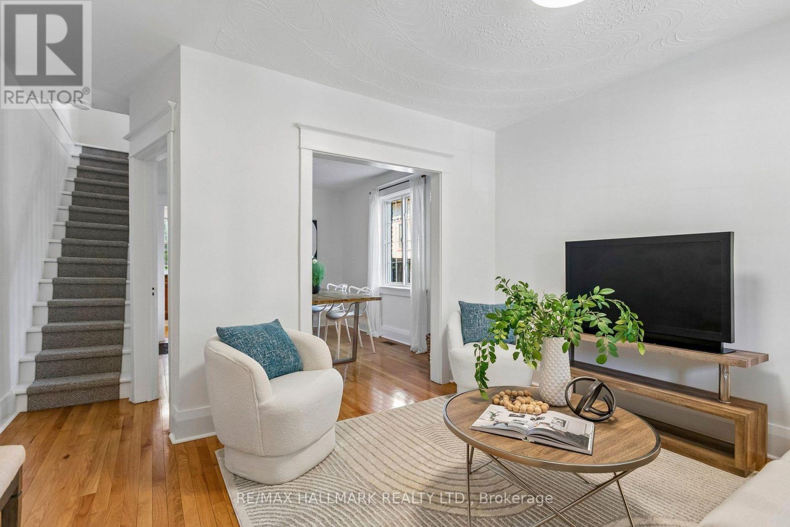 8 Hillingdon Avenue, Toronto, Ontario  M4C 3H7 - Photo 3 - E13822388