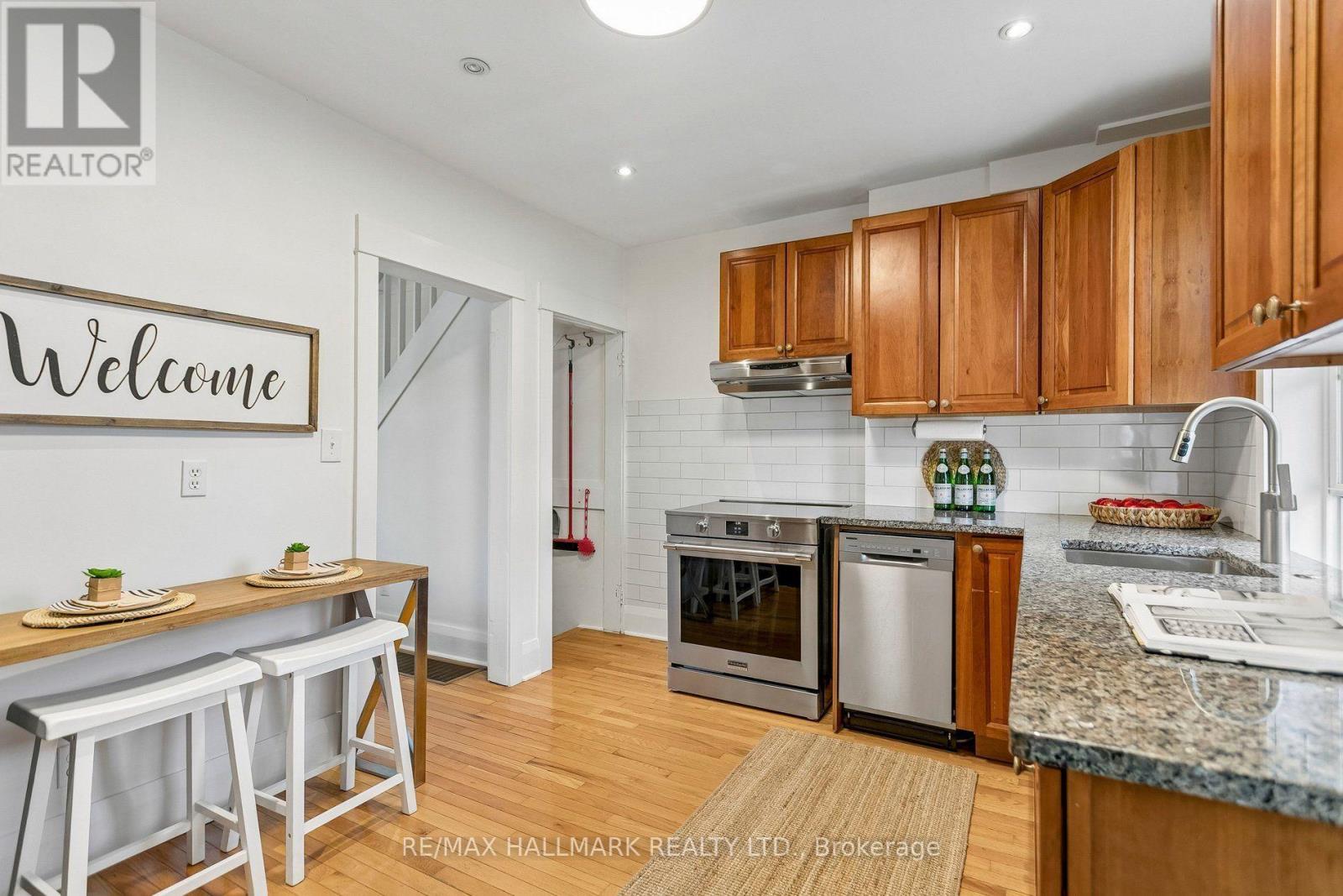 8 Hillingdon Avenue, Toronto, Ontario  M4C 3H7 - Photo 8 - E13822388