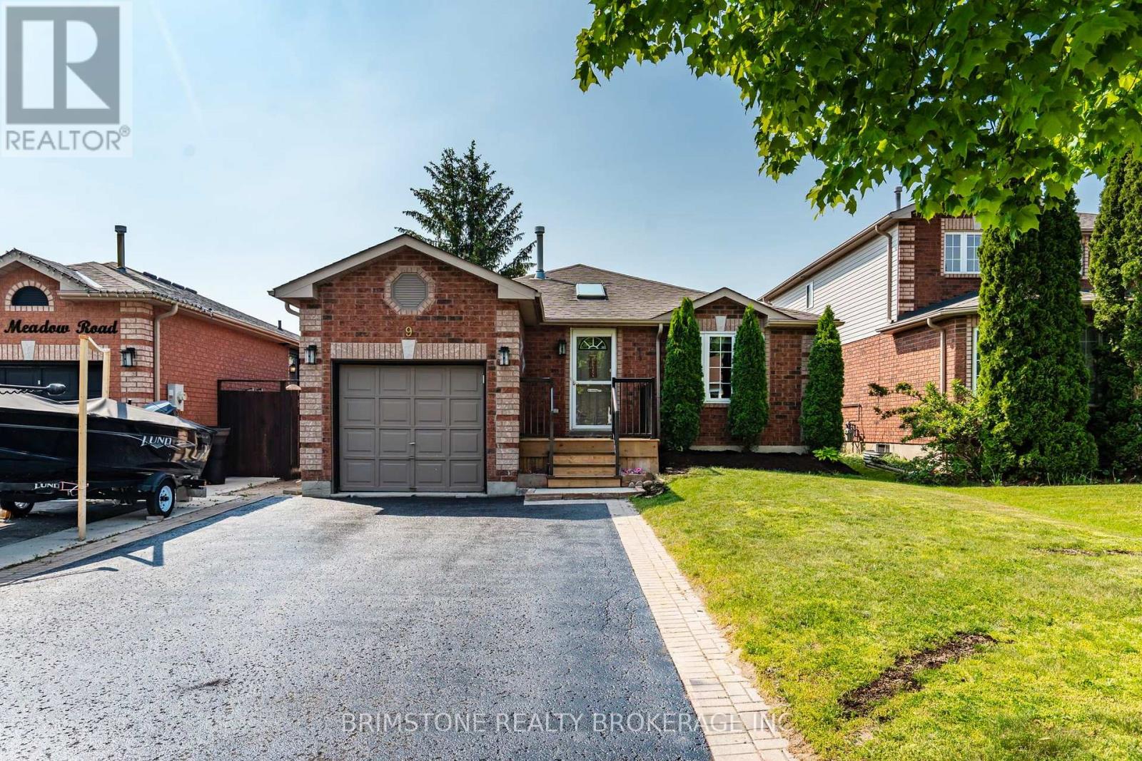 9 Holly Meadow Road, Barrie (Holly), Ontario  L4N 8S1 - Photo 2 - S13822426