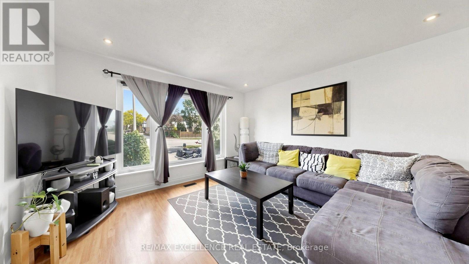 28 Glenvale Boulevard, Brampton (Northgate), Ontario  L6S 1J1 - Photo 3 - W13822376