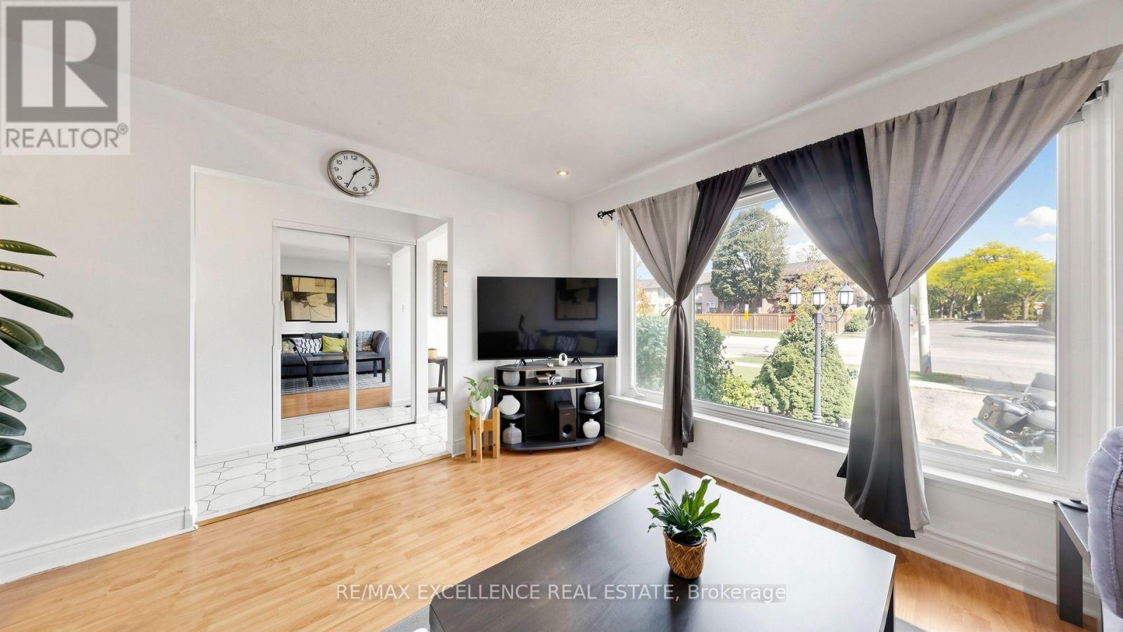28 Glenvale Boulevard, Brampton (Northgate), Ontario  L6S 1J1 - Photo 8 - W13822376