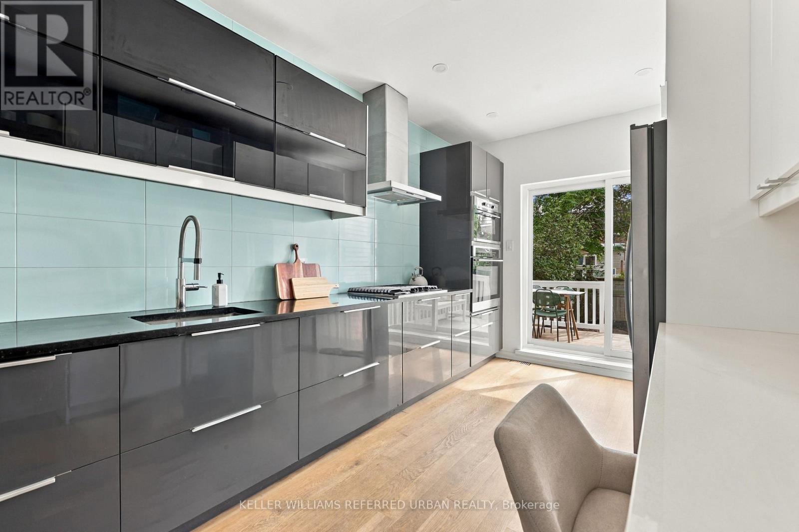 87 Olive Avenue, Toronto, Ontario  M6G 1V2 - Photo 15 - C13818428