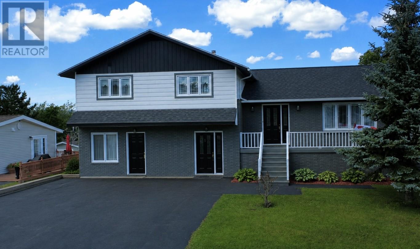 5 Elizabeth Avenue, Deer Lake