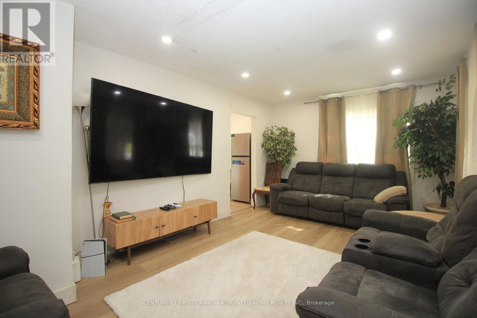 190 Helena Avenue, London South, Ontario  N5Z 3M2 - Photo 3 - X13822540