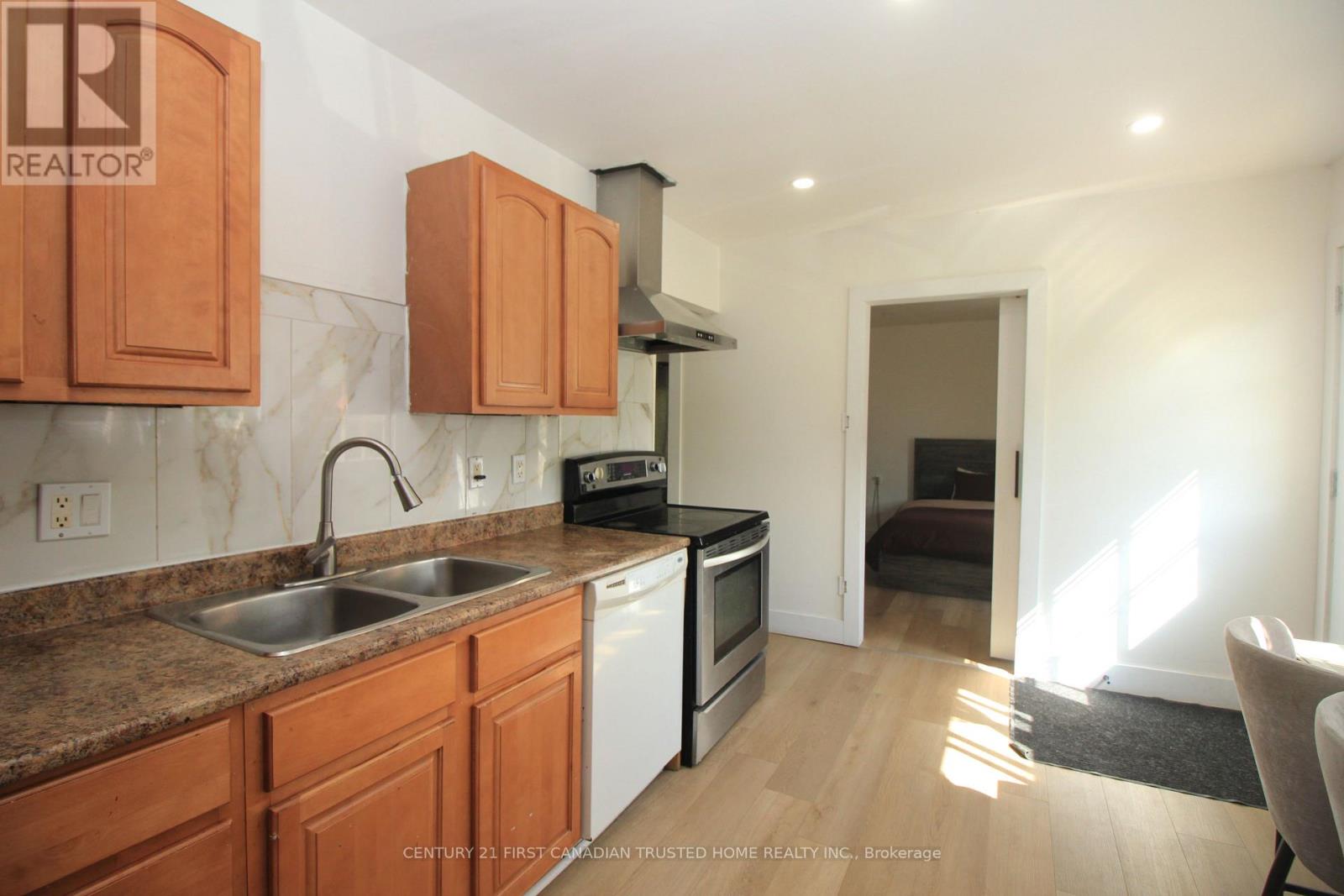 190 Helena Avenue, London South, Ontario  N5Z 3M2 - Photo 4 - X13822540
