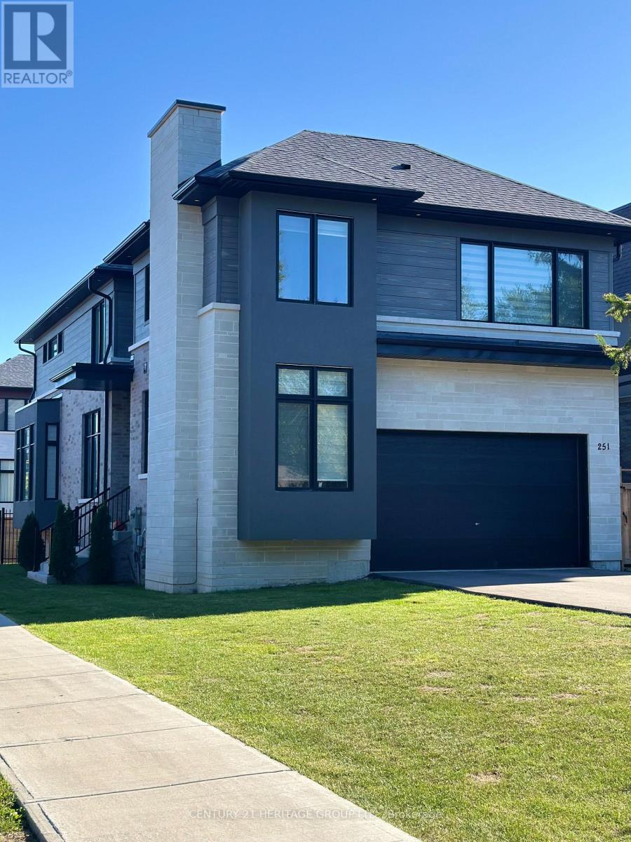 251 Oxford Street, Richmond Hill, Ontario  L4C 7V7 - Photo 2 - N13802866