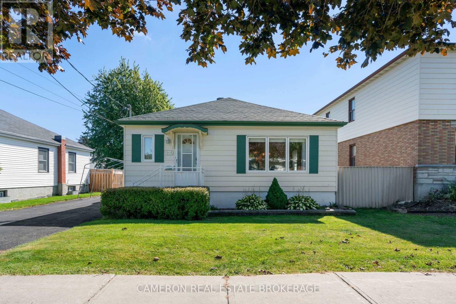 <h3>$395,000</h3><p>905 Third Street E, Cornwall, Ontario</p>