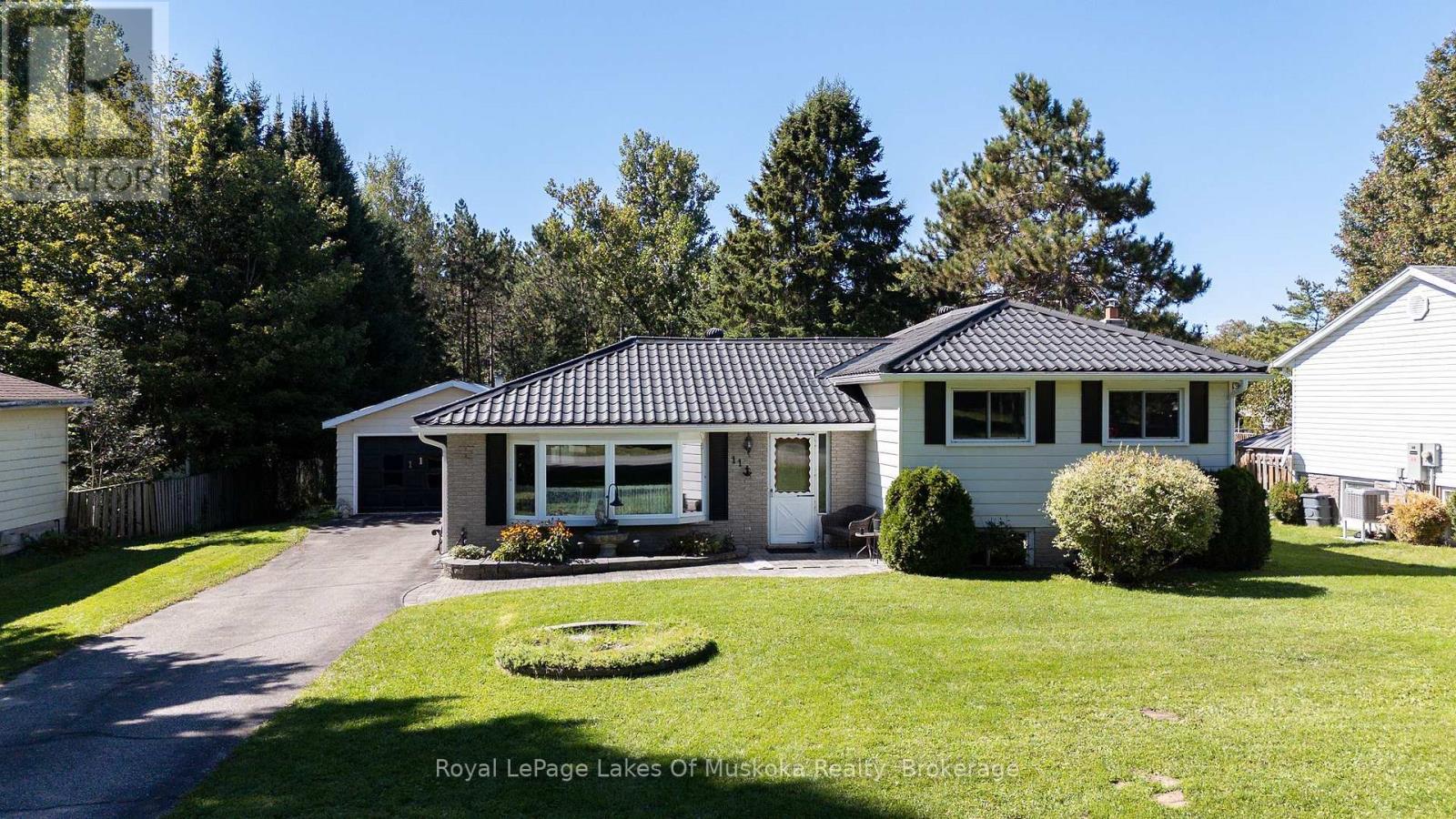 11 Pine Street, Bracebridge, Ontario P1L 1L1 - Photo 1 - X13822494