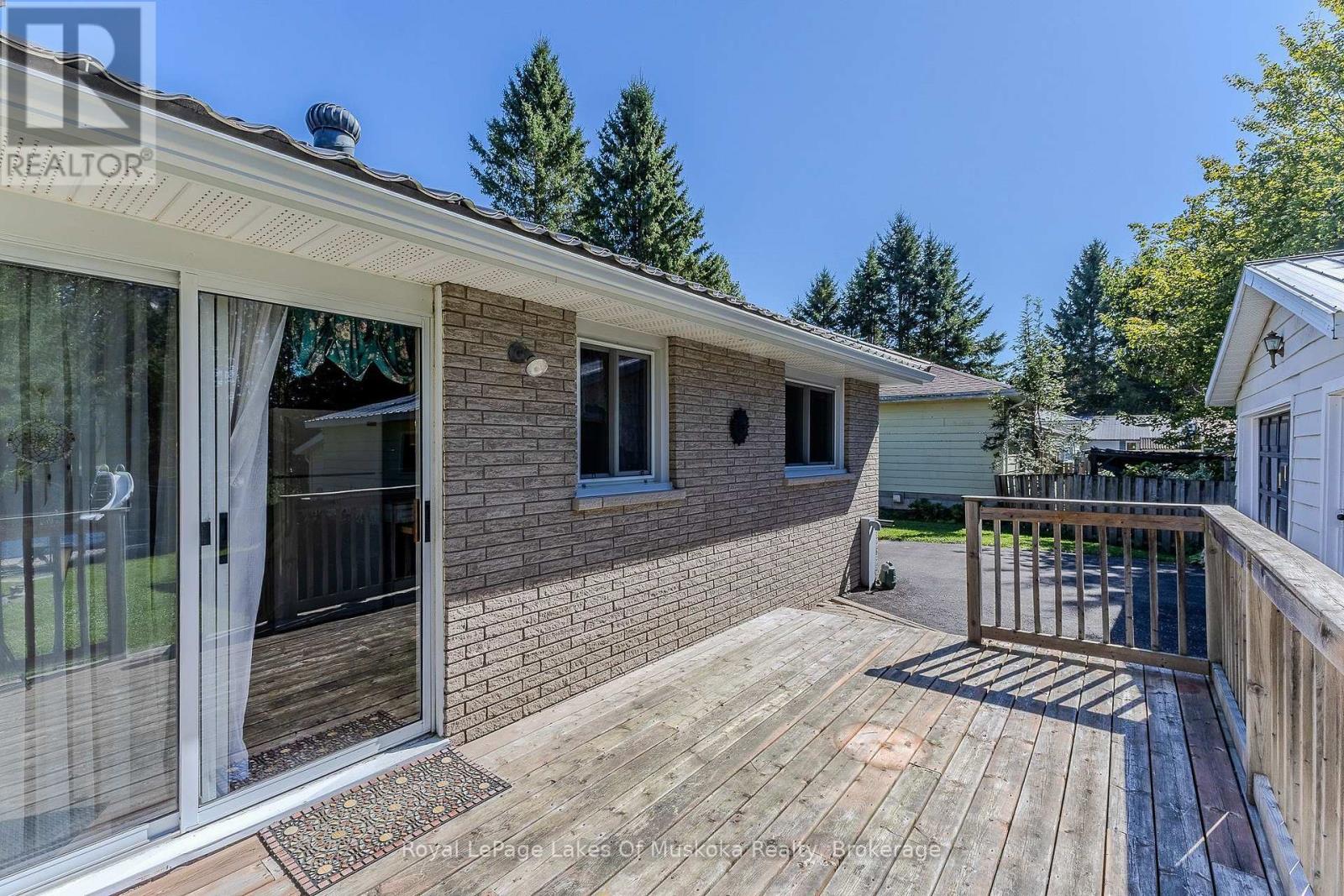 11 Pine Street, Bracebridge, Ontario P1L 1L1 - Photo 12 - X13822494
