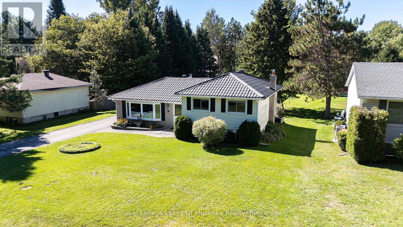 11 Pine Street, Bracebridge, Ontario P1L 1L1 - Photo 2 - X13822494